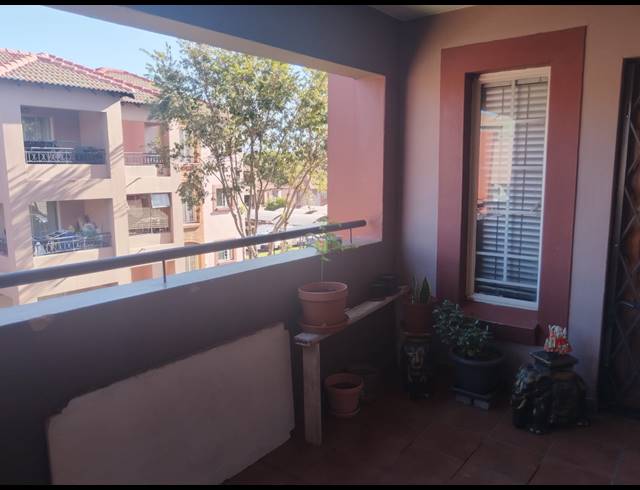 2 BEDROOM TOWNHOUSE FOR SALE IN CASTLEVIEW